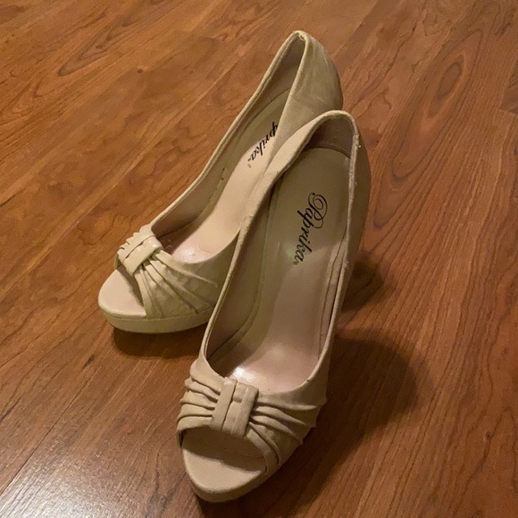 Heels - Picture 2 of 6